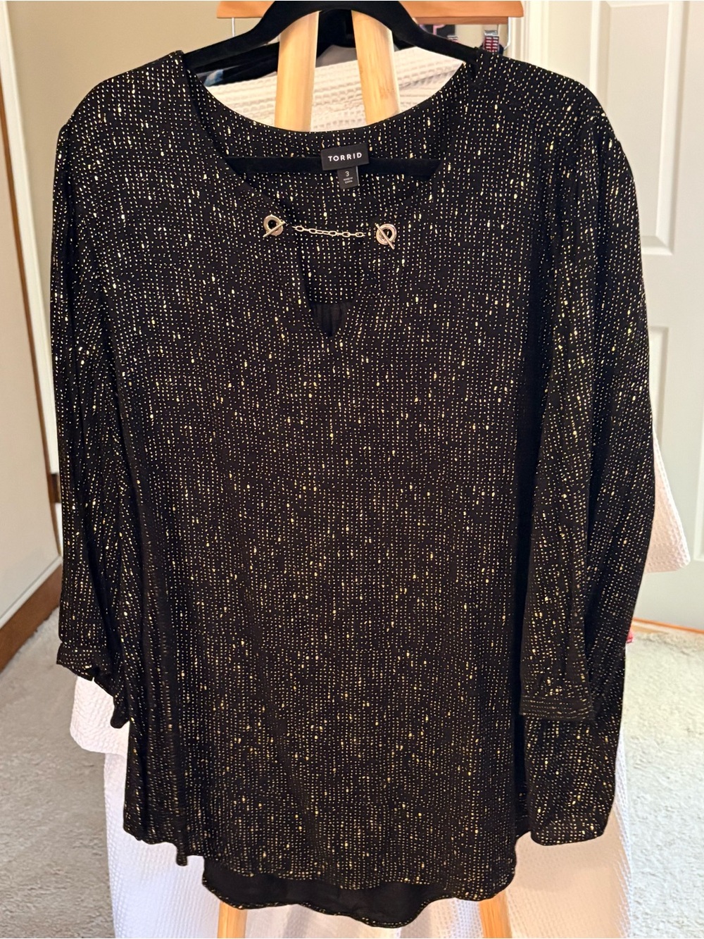 Torrid Black Top with Gold Speckle and Chain Detail 3X